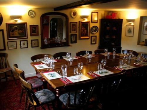 Golden Ball Hotel Elsworth Bagian luar foto