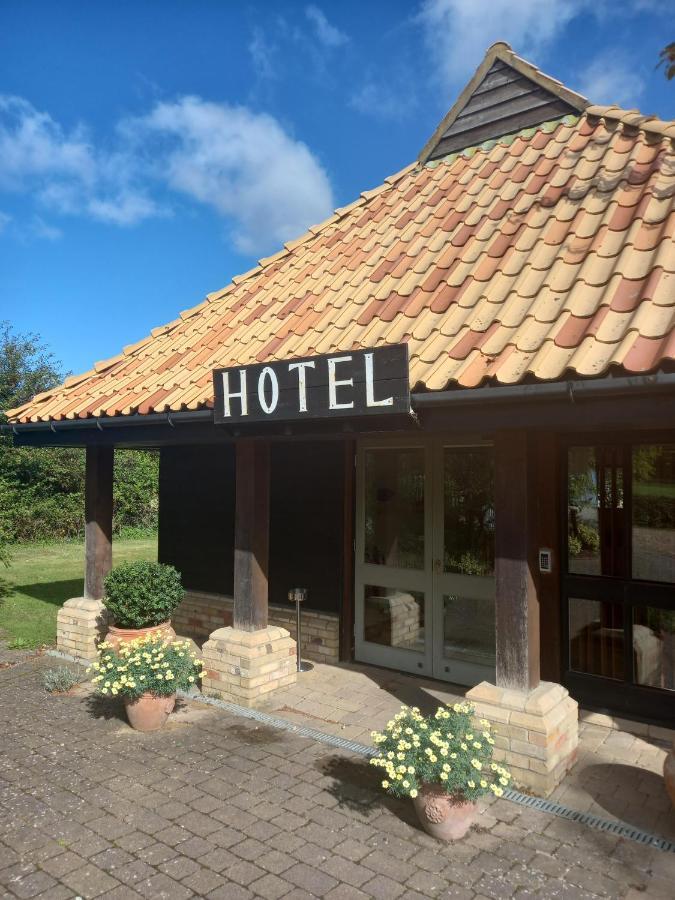 Golden Ball Hotel Elsworth Bagian luar foto